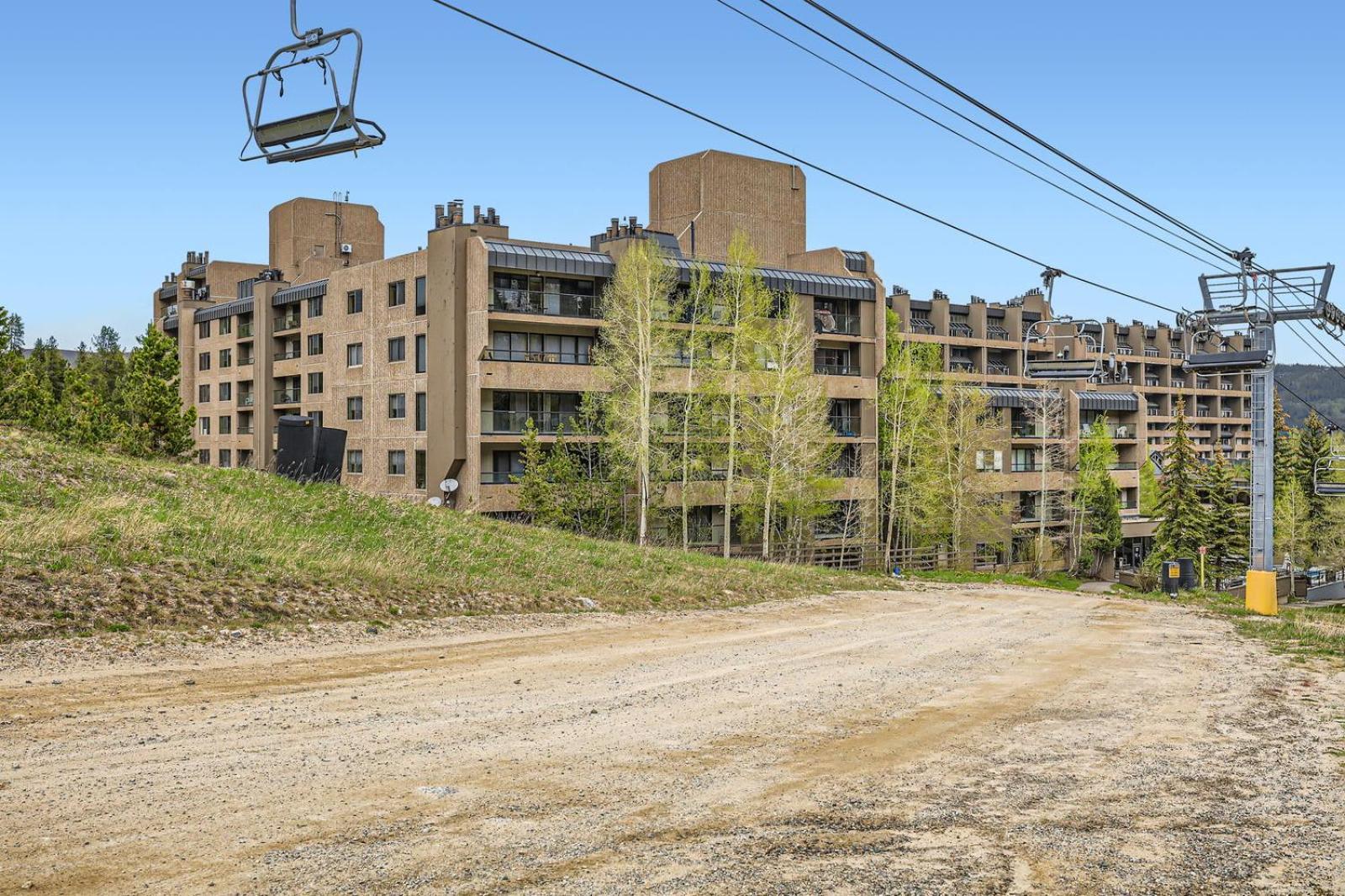 Apartment Beaver Run Studio- Dog Friendly *